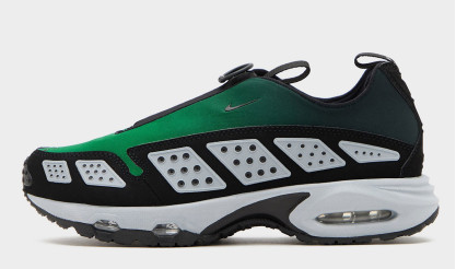 The Nike Air Max Sunder Roots Out A “Pine Green” Gradient